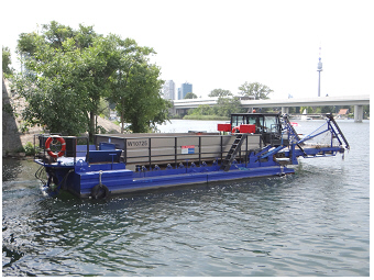 AlteDonau-Teubner-Mhboot-underwater-weed_harvester